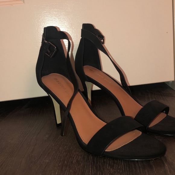 Black madden girl (roughly) four inch heel - Picture 3 of 3